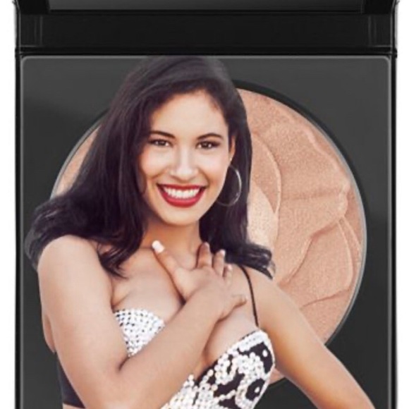 MAC Cosmetics Other - Selena Extra Dimension Skinfinish